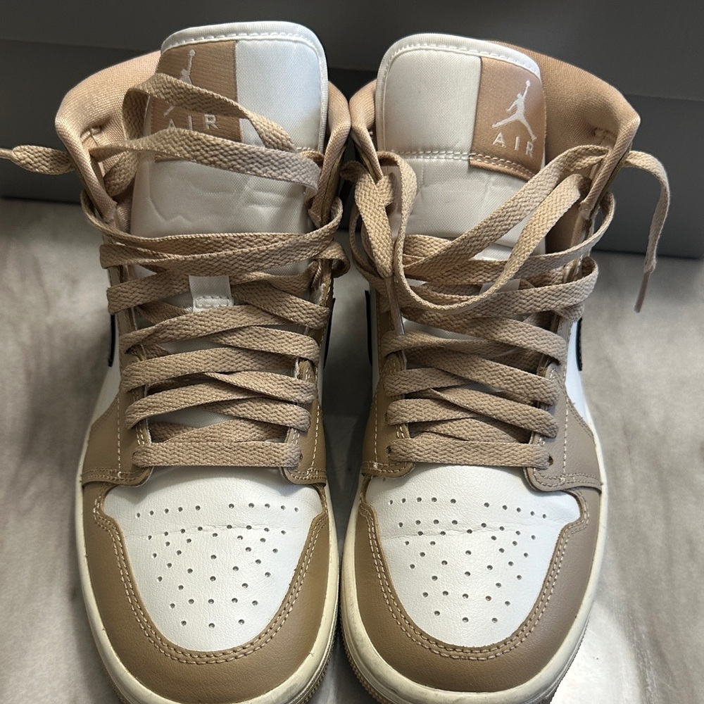 Nike Sneakers in Tan and White